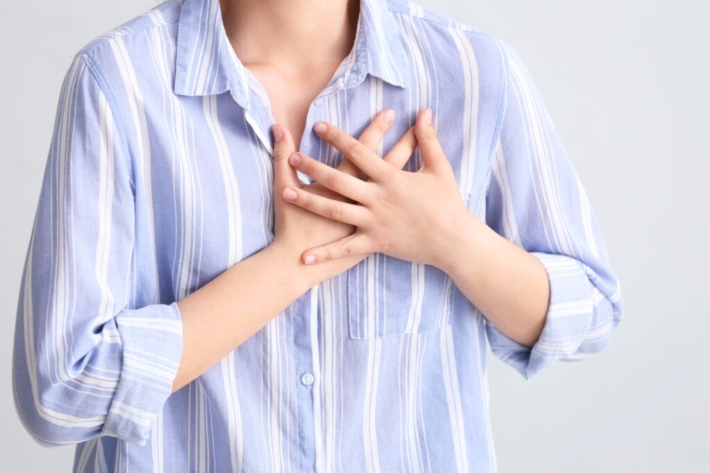 Πότε είναι επικίνδυνος ο πόνος στο στήθος; 4 ερωτήσεις που θα σας βοηθήσουν να το καταλάβετε, από τους ειδικούς της  Cleveland Clinic