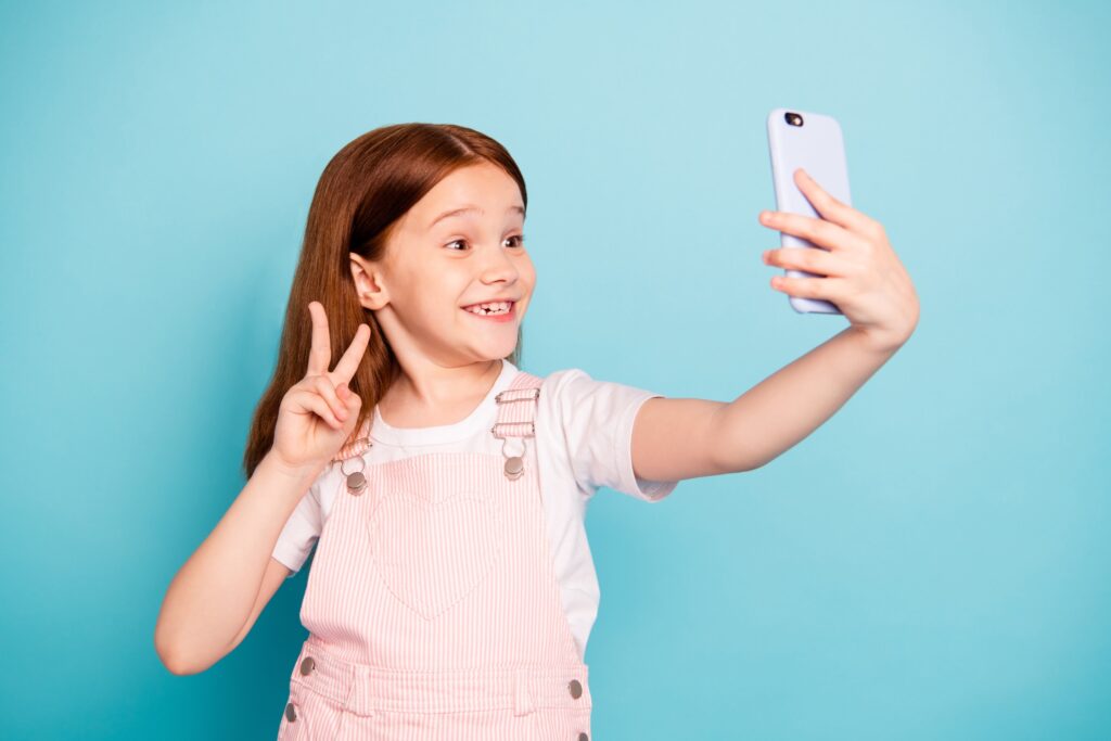 Παιδί και κινητό: Έτσι θα κάνει αποτοξίνωση αυτό το καλοκαίρι