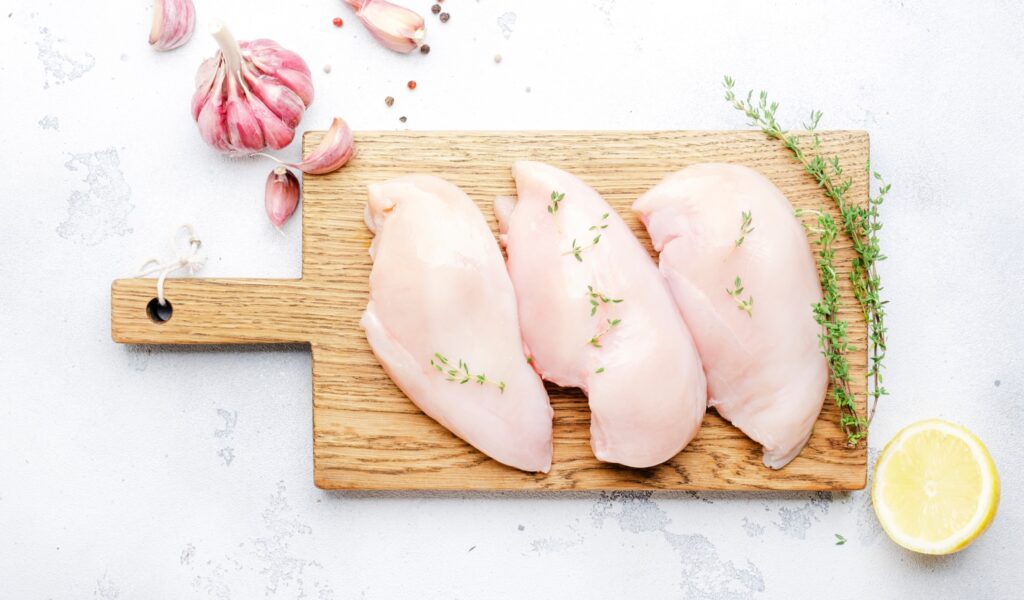 Πόσο διαρκεί το νωπό και το μαγειρεμένο κοτόπουλο στο ψυγείο σας;