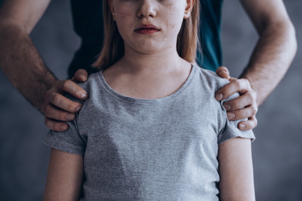 Σεξουαλική κακοποίηση στα παιδιά: Ποια είναι τα προειδοποιητικά σημάδια