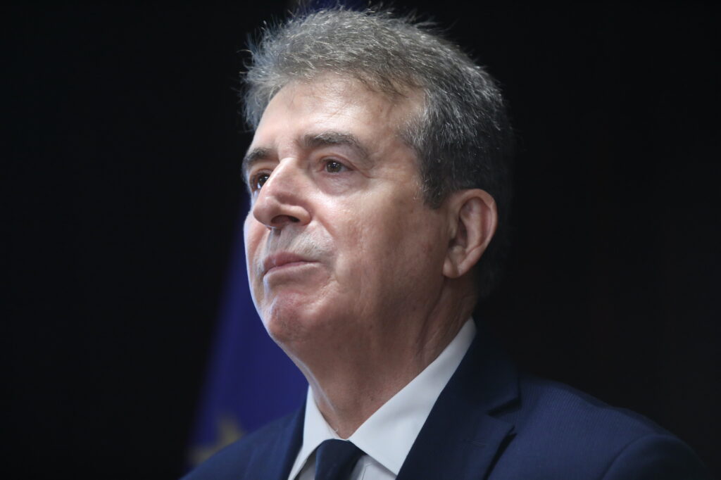 Χρυσοχοΐδης: Θέλω έναν ΕΟΦ που θα έχει διαφάνεια – Το παρασκήνιο της απομάκρυνσης του προέδρου του
