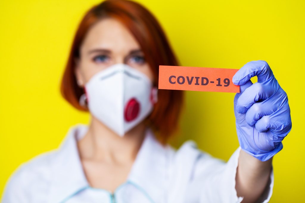 ΕΟΔΥ: 65 θάνατοι από COVID-19, 5 από γρίπη – Αύξηση της θετικότητας της γρίπης, μείωση του SARS-CoV2