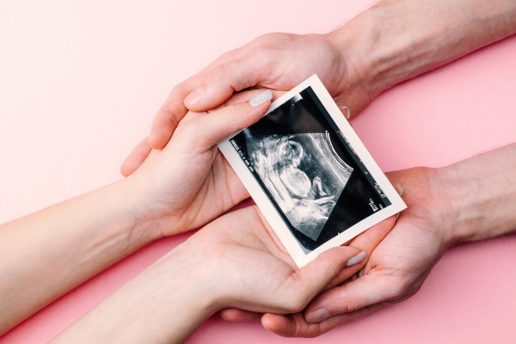 Εγκυμοσύνη: Τα γονίδια του μπαμπά κάνουν το έμβρυο «άπληστο» στη μήτρα