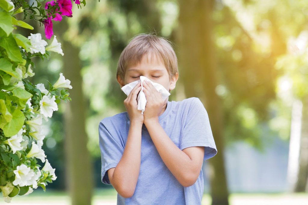 Παιδικές αλλεργίες: Νέα έρευνα αποκαλύπτει από που προέρχονται οι 4 πιο κοινοί τύποι και πώς προλαμβάνονται
