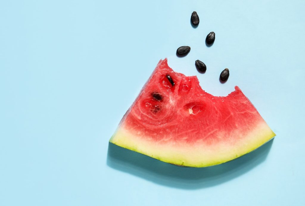 Αυτό θα πάθετε αν καταπίνετε κουκούτσια καρπουζιού – Ποια σπόρια φρούτων περιέχουν δηλητήριο