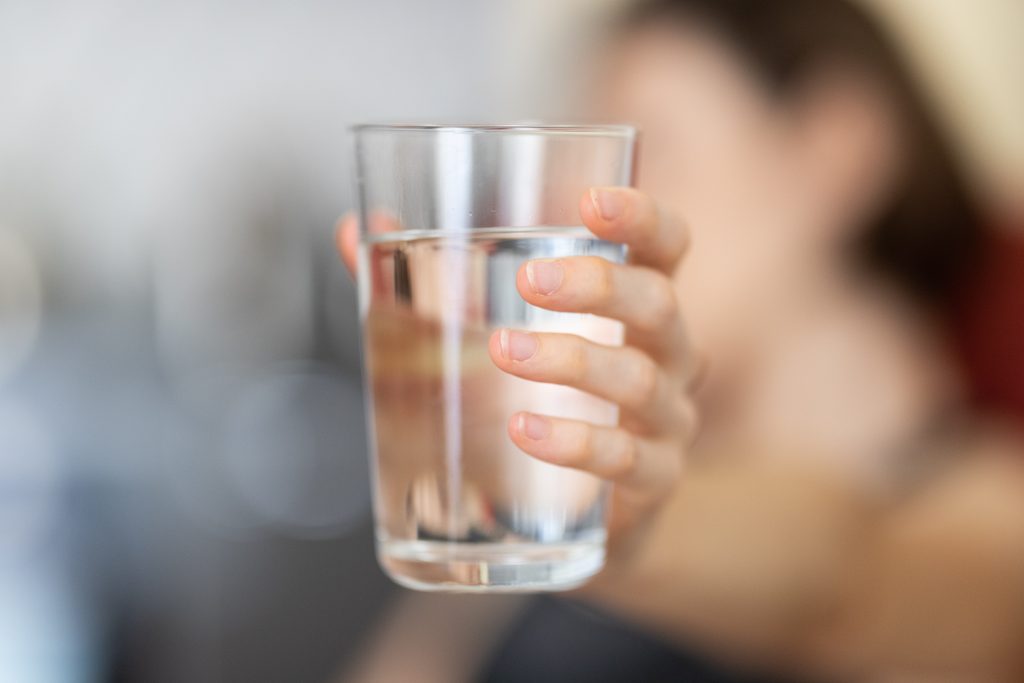Πόσο νερό να πίνετε για να χάσετε βάρος