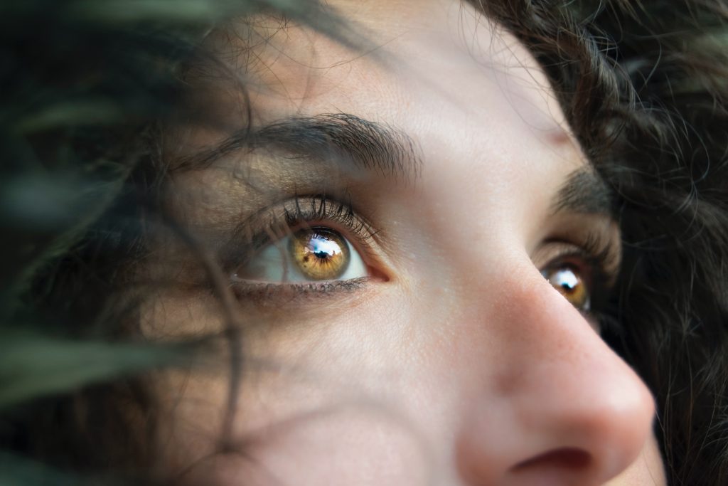 Τα μάτια είναι ο καθρέφτης της υγείας σας: 8 σημάδια που δεν πρέπει να αγνοήσετε