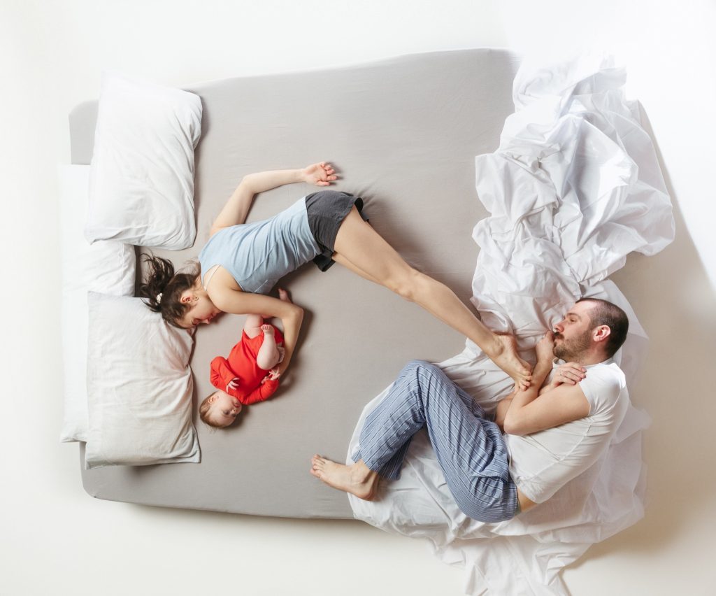 Νέοι γονείς: Ποιο είναι το ιδανικό πρόγραμμα ύπνου για να επιβιώσετε τις άγρυπνες νύχτες;