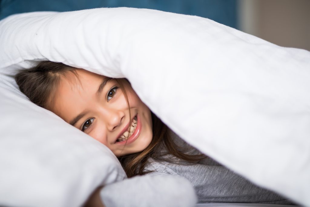 Πρωινό ξύπνημα: 9 tips για να ξυπνά το παιδί για το σχολείο χωρίς γκρίνια