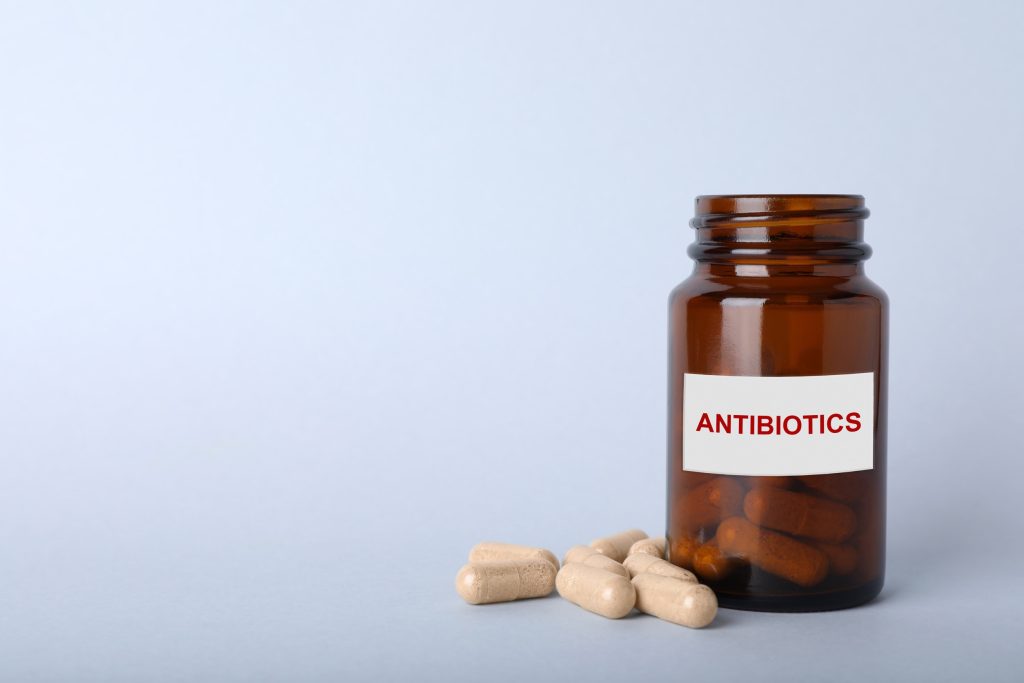 Ερευνητές του Χάρβαρντ βρήκαν ξεχασμένο αντιβιοτικό 80 ετών που σκοτώνει τα υπερμικρόβια
