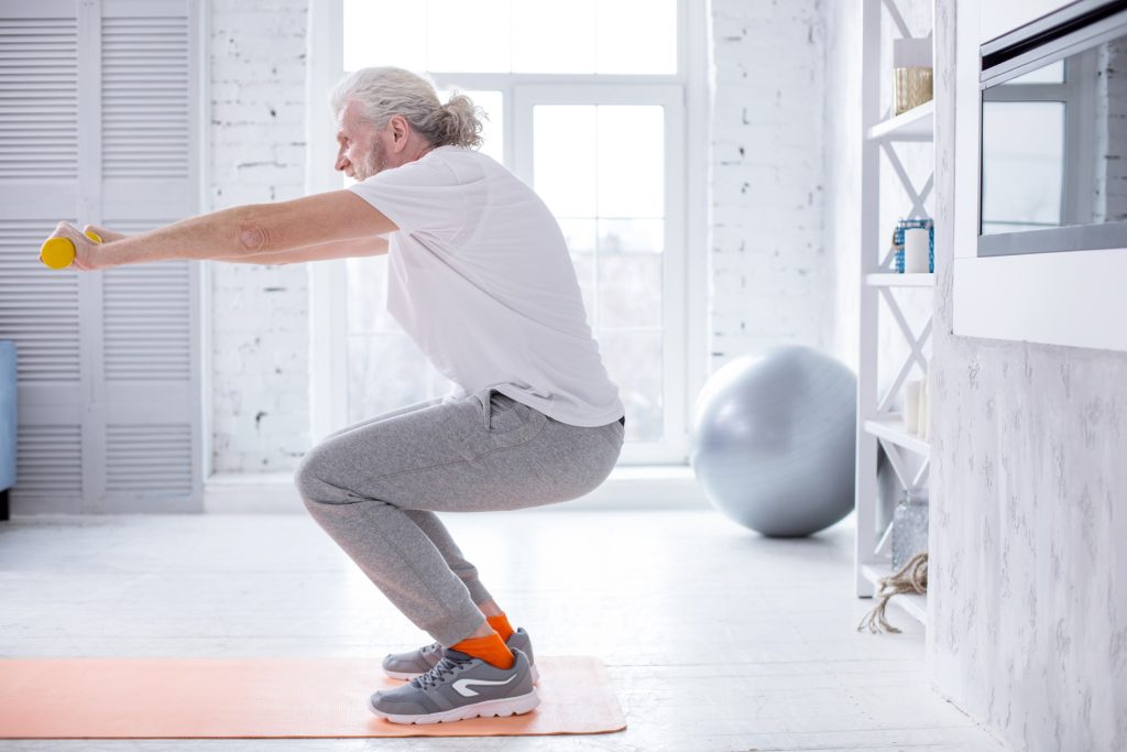 Η καλύτερη άσκηση για όσους έχουν οστεοπόρωση: Πώς να ενισχύσετε τα οστά σας