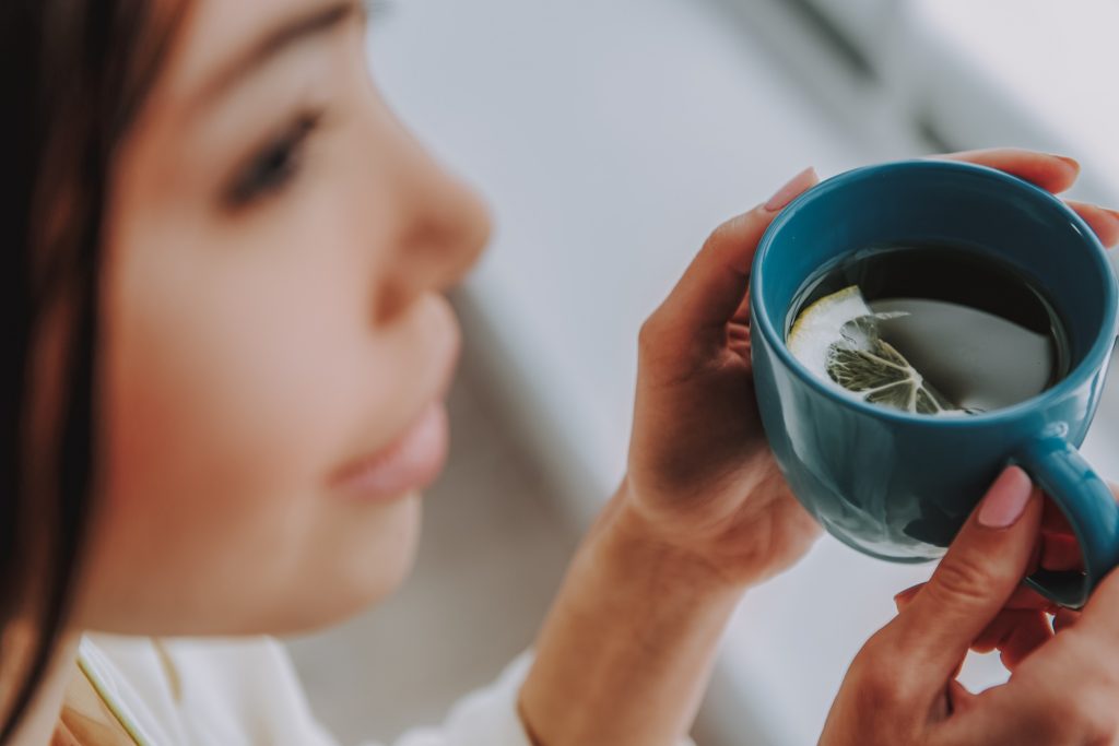 Αυτό το τσάι καταπολεμά ιώσεις του αναπνευστικού, γρίπη και Covid-19 – Νέα μελέτη