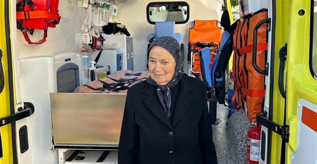 Συγκινητική δωρεά: Αγρότισσα δώρισε ασθενοφόρο σε νοσοκομείο