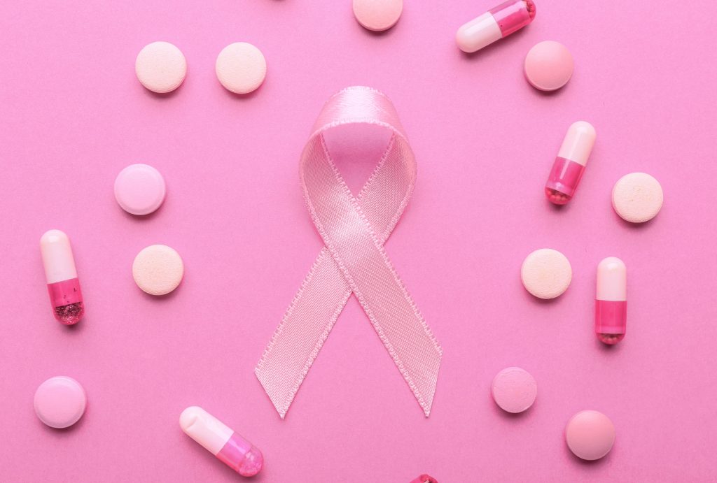 Χάπι μειώνει τον κίνδυνο για καρκίνο του μαστού κατά 50%  – Ξεκινά η χορήγησή του στη Βρετανία-Τι λένε Ελληνες επιστήμονες