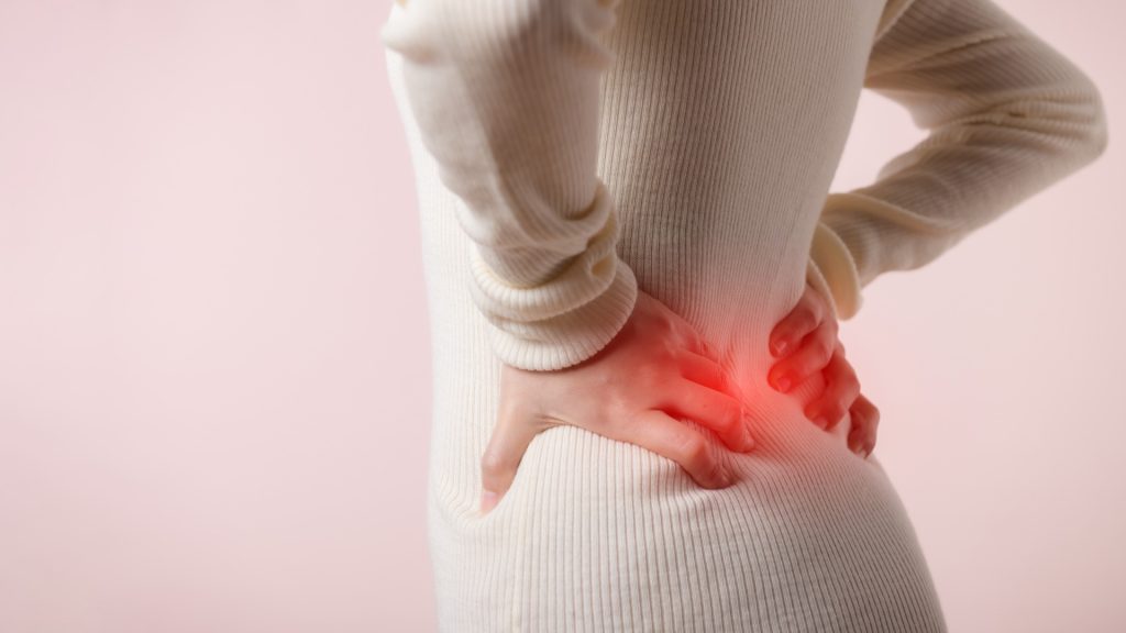 Η νέα θεραπεία που αντιμετωπίζει αποτελεσματικά τον χρόνιο πόνο στην πλάτη
