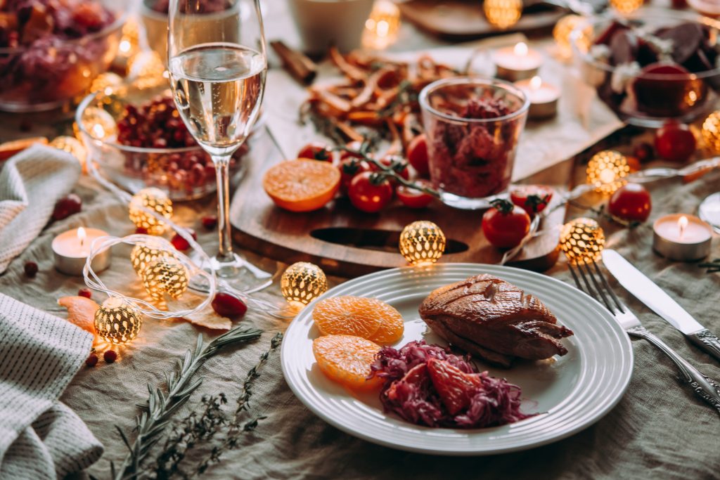 Πώς να χειριστείτε σωστά το ωμό κρέας και άλλα 8 tips για την ασφάλεια τροφίμων τα Χριστούγεννα από τον ΕΟΔΥ