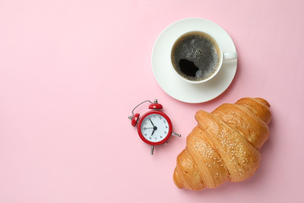 Τι ώρα πρέπει να φάτε πρωινό για να μειώσετε το σάκχαρο την πίεση και να αδυνατίσετε