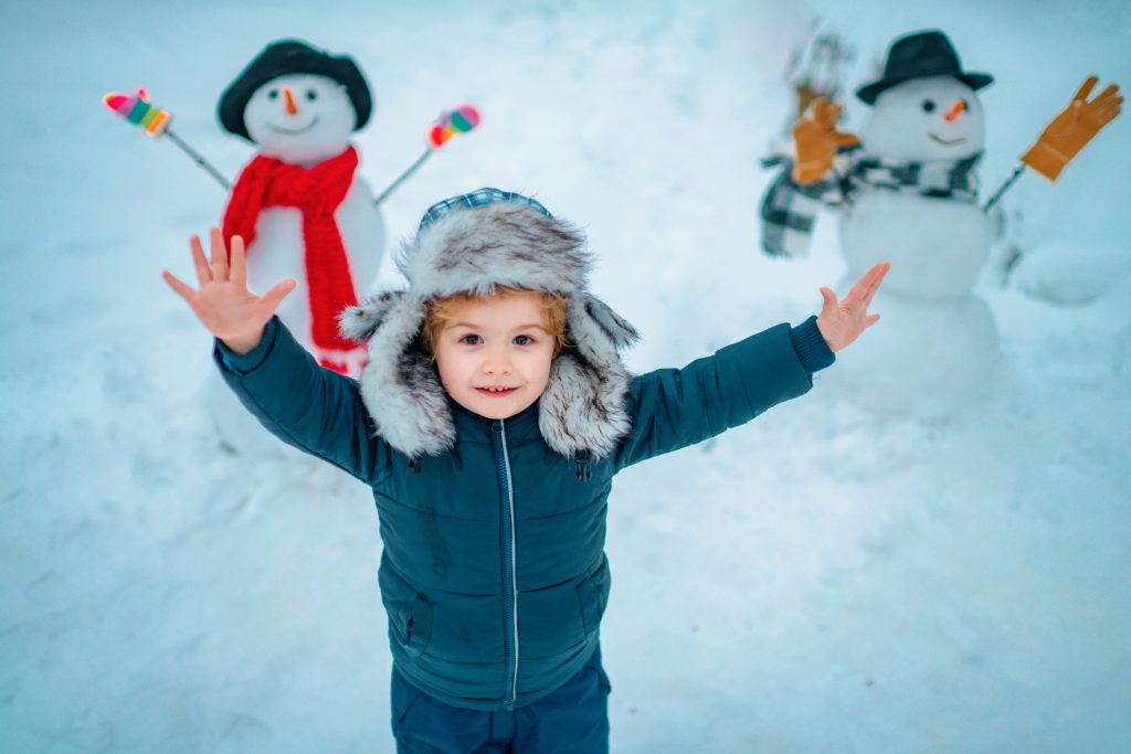 Είναι επικίνδυνο να παίζoυν τα παιδιά στο κρύο; Τι λένε οι ειδικοί