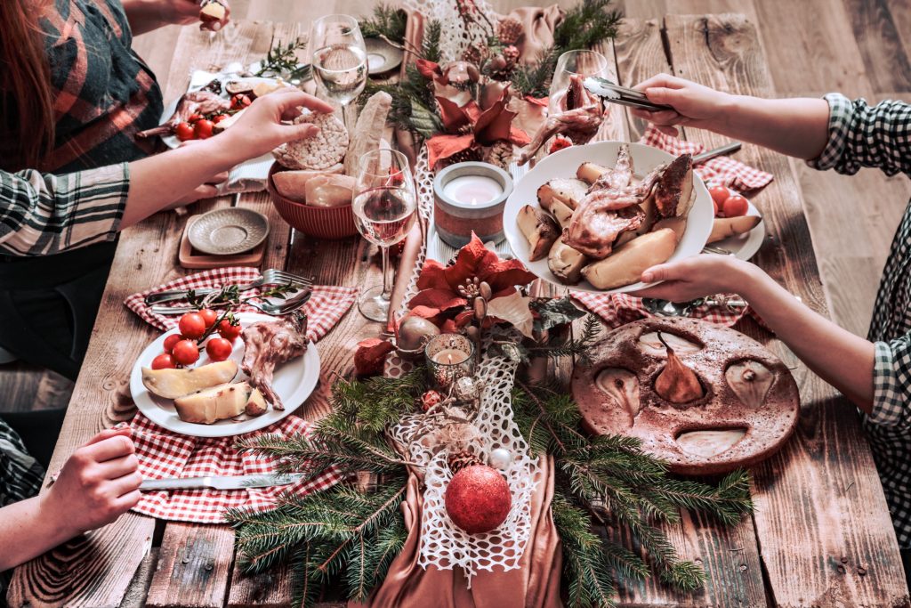 Χριστούγεννα: 11 μυστικά για να φάτε, να πιείτε και να γιορτάσετε χωρίς να πάρετε κιλά
