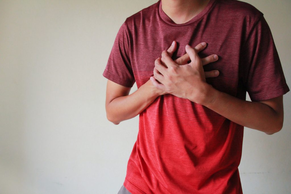 Καρδιακή προσβολή: Ο τρόπος για να αναγνωρίσετε τα συμπτώματα – Πώς να την αντιμετωπίσετε