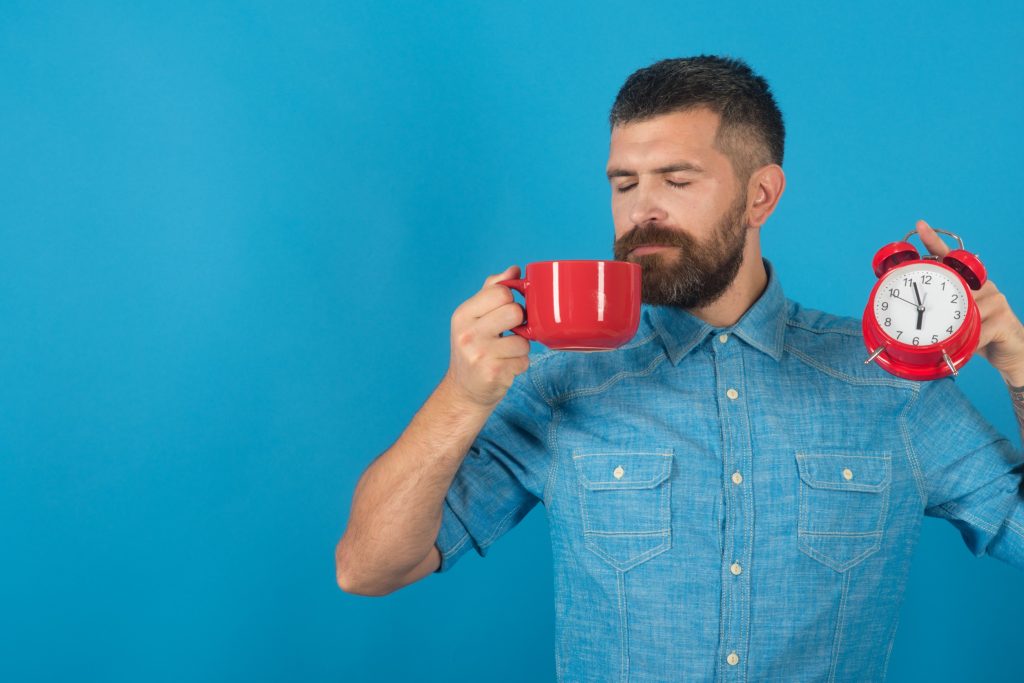 Αυτή είναι η χειρότερη ώρα να πίνετε καφέ το πρωί -Οδοντίατρος αποκαλύπτει 4 λόγους