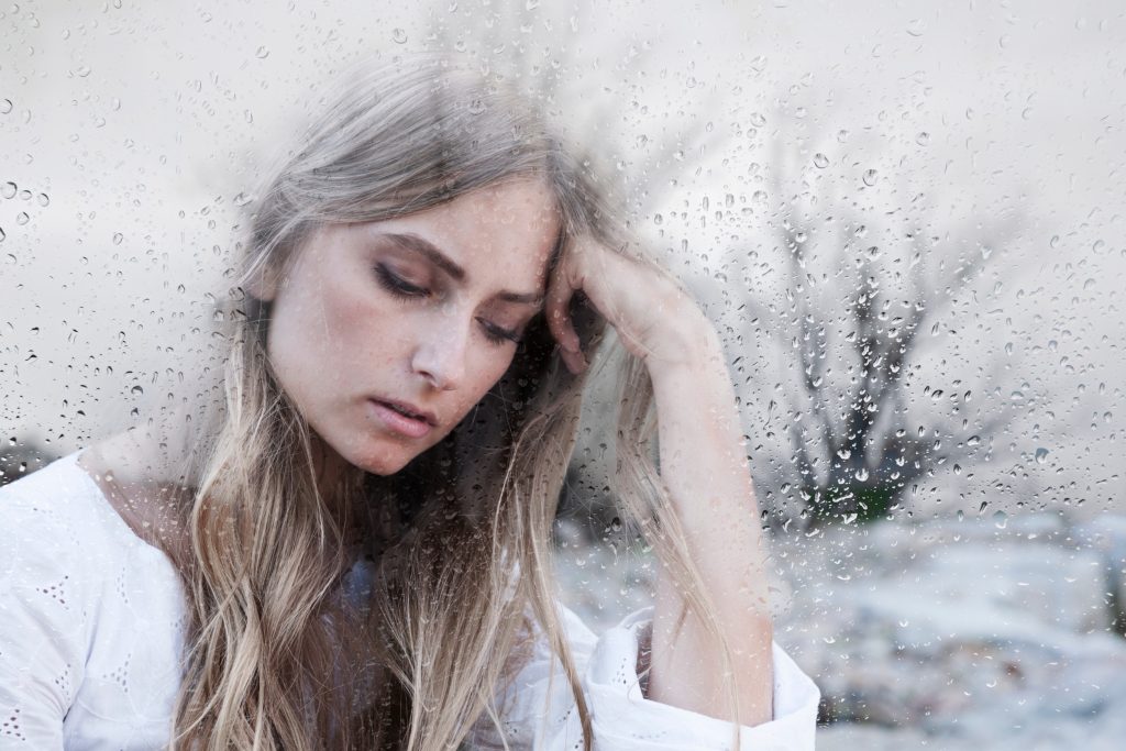 Κατάθλιψη του χειμώνα: 5 πράγματα μπορείτε να κάνετε για να την αντιμετωπίσετε, σύμφωνα με ειδικούς