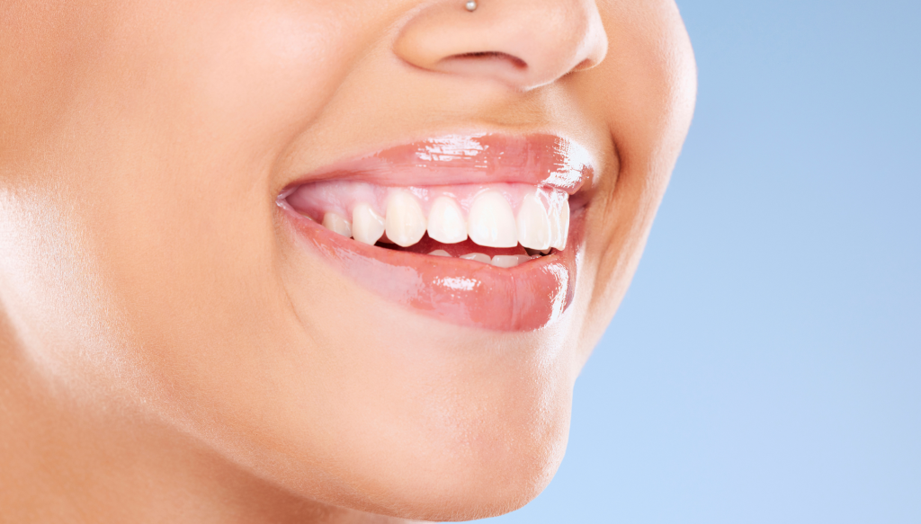 Οδοντίατρος αποκαλύπτει 3 περιπτώσεις που δεν πρέπει να βουρτσίζετε τα δόντια σας – Οι κίνδυνοι