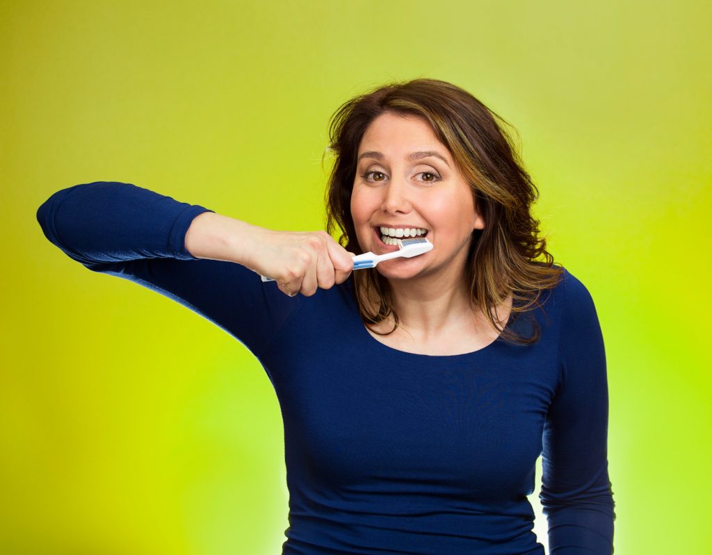 Πόσο συχνά πρέπει να αλλάζετε οδοντόβουρτσα, σύμφωνα με οδοντίατρο