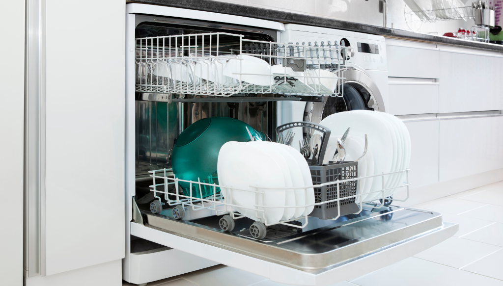 Πλυντήριο πιάτων: Το κόλπο που θα σας γλιτώσει χρόνο και κόπο – Τα πιάτα και τα ποτήρια θα αστράφτουν