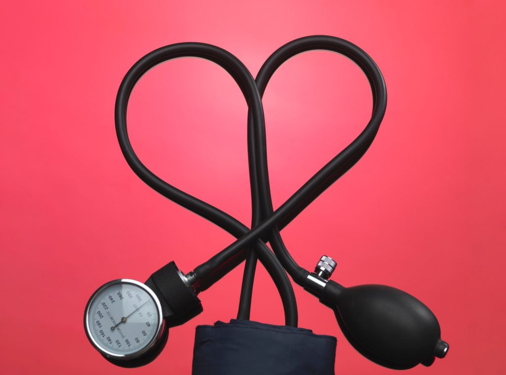 6 φυσικοί και αποτελεσματικοί τρόποι για να μειώσετε την πίεση και να προλάβετε τα καρδιαγγειακά