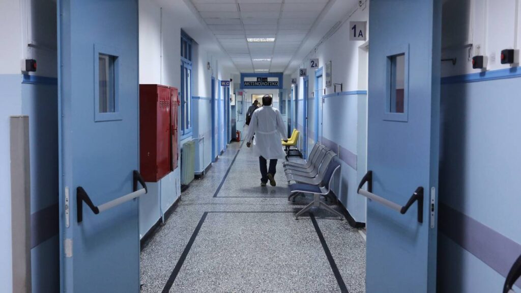 Σε ΜΕΘ του νοσοκομείου «Ευαγγελισμός» νοσηλεύεται η νεαρή που δέχθηκε επίθεση στο κέντρο της Αθήνας