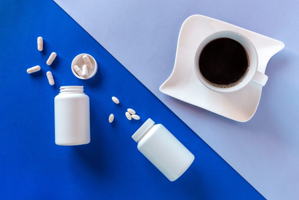 Τα 2 κοινά φάρμακα που δεν πρέπει ποτέ να παίρνετε μαζί με καφέ