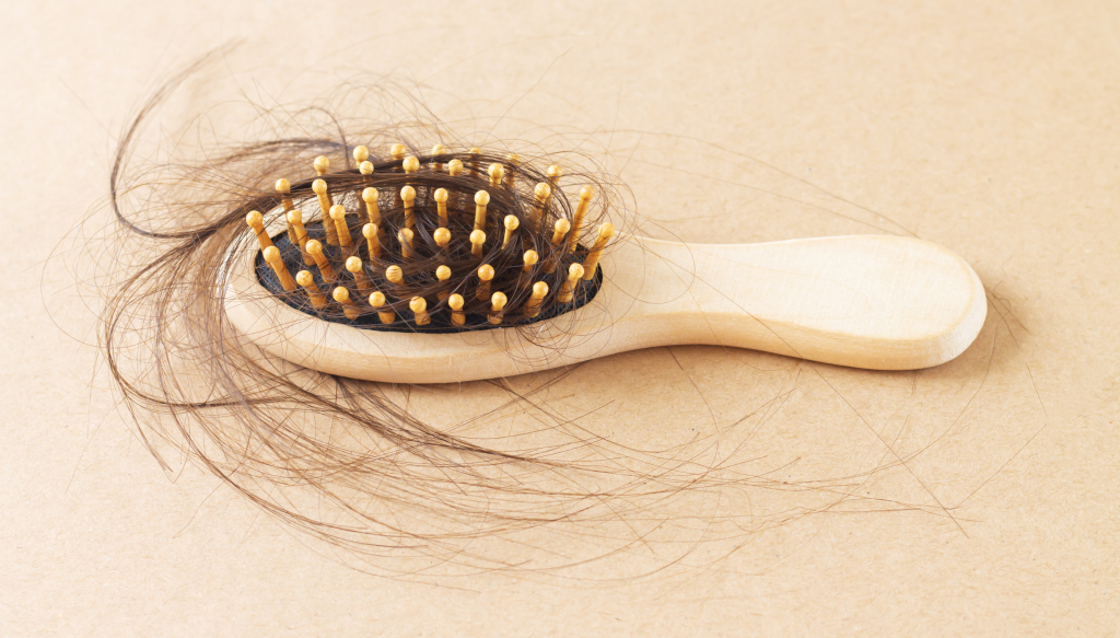 Αυτές οι βιταμίνες μπορεί να καταστρέψουν τα μαλλιά σας ή να προκαλέσουν τριχόπτωση – Επιστήμονας προειδοποιεί