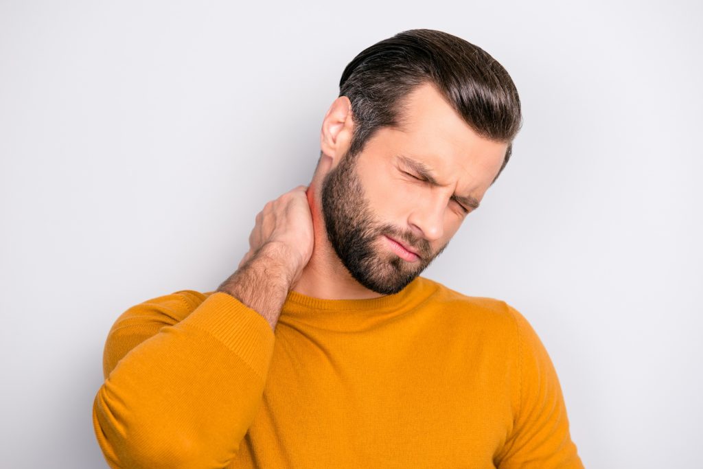 Ο πόνος στον αυχένα μπορεί να είναι η πηγή του πονοκεφάλου – Η θεραπεία του αντιμετωπίζει και τις ημικρανίες