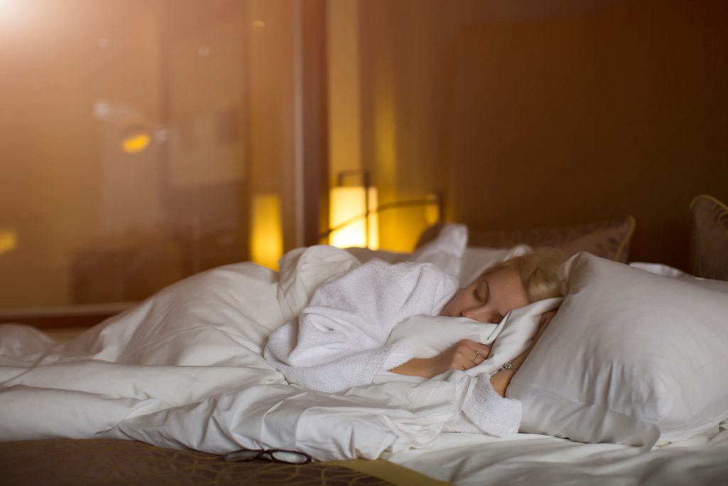 Ύπνος: Γιατί δεν πρέπει ποτέ να κοιμάστε σε συγκεκριμένη θέση, σύμφωνα με ειδικό – Ποια είναι η καλύτερη στάση