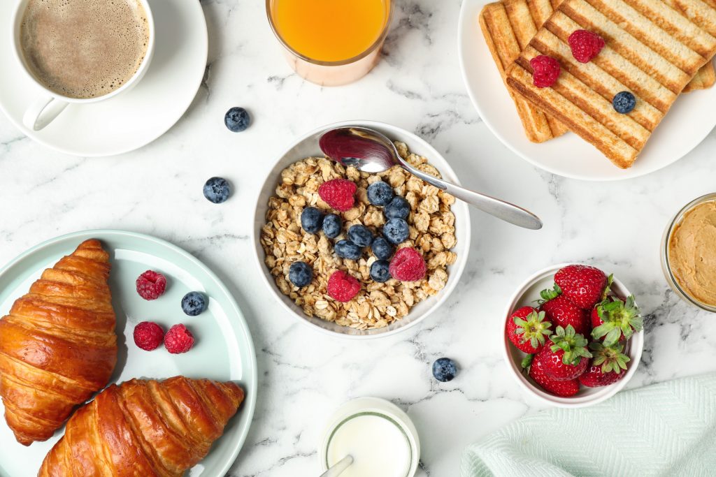 Μεταβολισμός: Τα 5 τρόφιμα «κενών θερμίδων» στο πρωινό που κάνουν κακό και σας εμποδίζουν να χάσετε βάρος