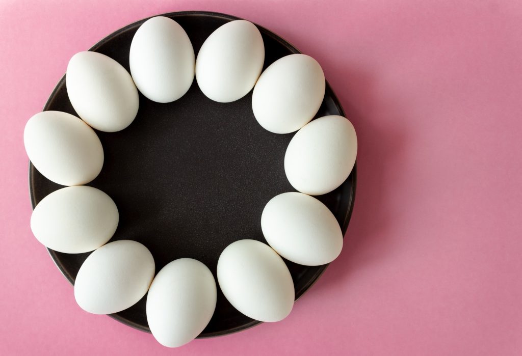 Είναι τα αυγά βλαβερά για τη χοληστερόλη; Νέα μελέτη αποκαλύπτει πόσα μπορείτε να φάτε