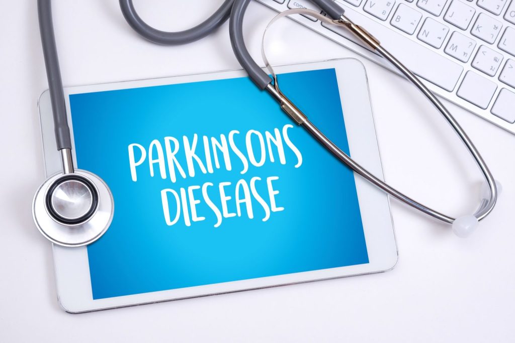 Η υποχρηματοδότηση του συστήματος υγείας θέτει εμπόδια στη θεραπεία ασθενών με Πάρκινσον