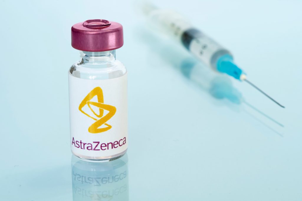 Η Ελληνική Εταιρεία Λοιμώξεων για την απόσυρση του εμβολίου της AstraZeneca