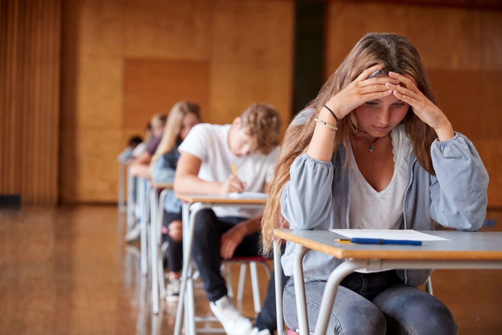 Άγχος των εξετάσεων: Πώς θα βοηθήσετε τα παιδιά να το αντιμετωπίσουν – Ψυχολόγος συμβουλεύει