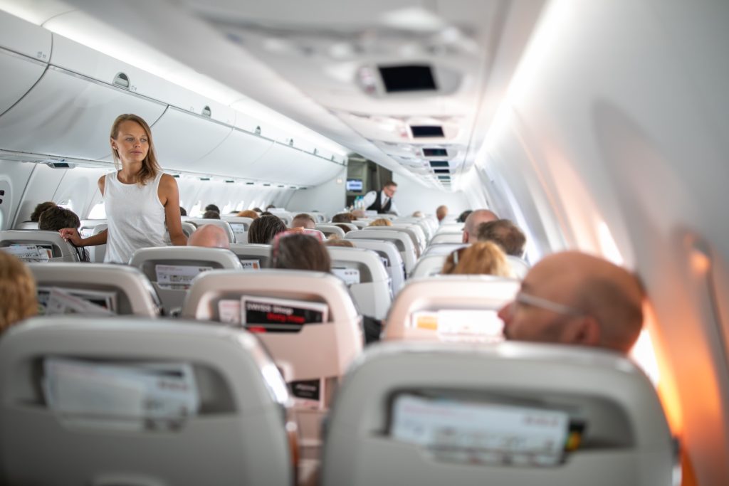 Τι δεν πρέπει να φοράτε ποτέ σε αεροπλάνο – Κινδυνεύετε από μόλυνση