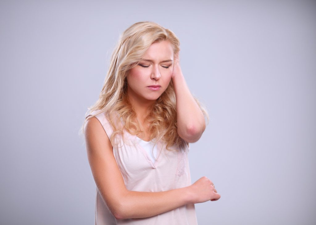 Τι μπορεί να κρύβει ο δυνατός πόνος στο μάγουλο ή το σαγόνι σας, σύμφωνα με τη Mayo Clinic