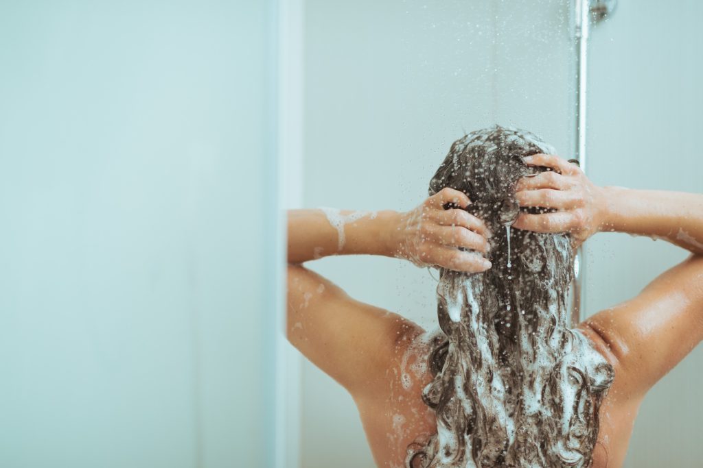 Conditioner πριν το σαμπουάν; Ένα εύκολο κόλπο για λαμπερά μαλλιά