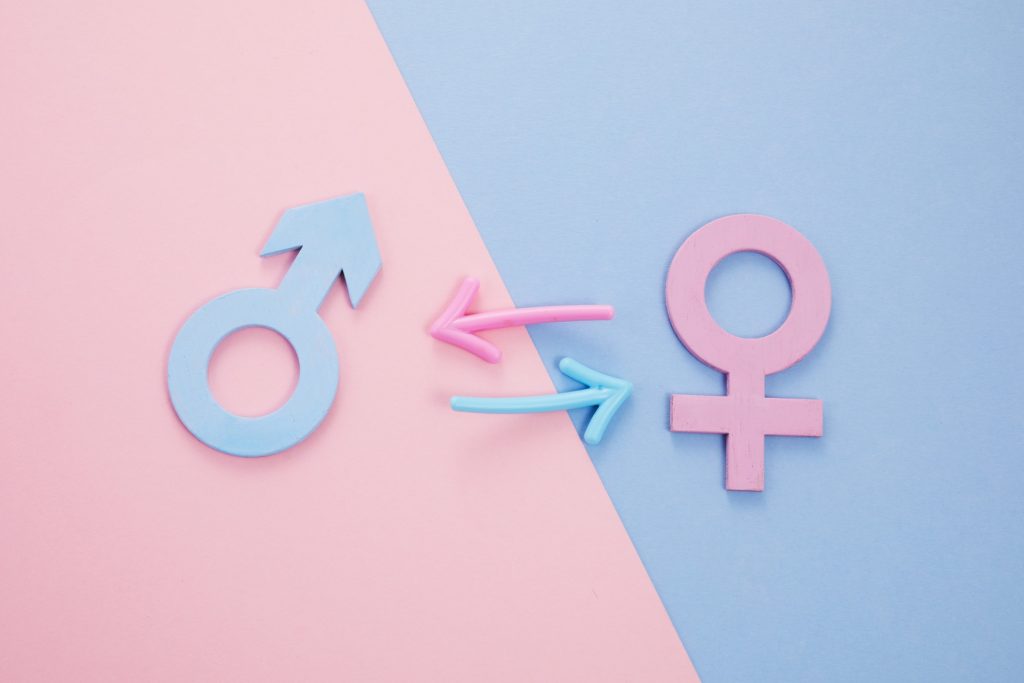 Έμφυλος αυτοπροσδιορισμός: Οι διαφορές του βιολογικού με το κοινωνικό φύλο, η έκφραση και η σεξουαλικότητα