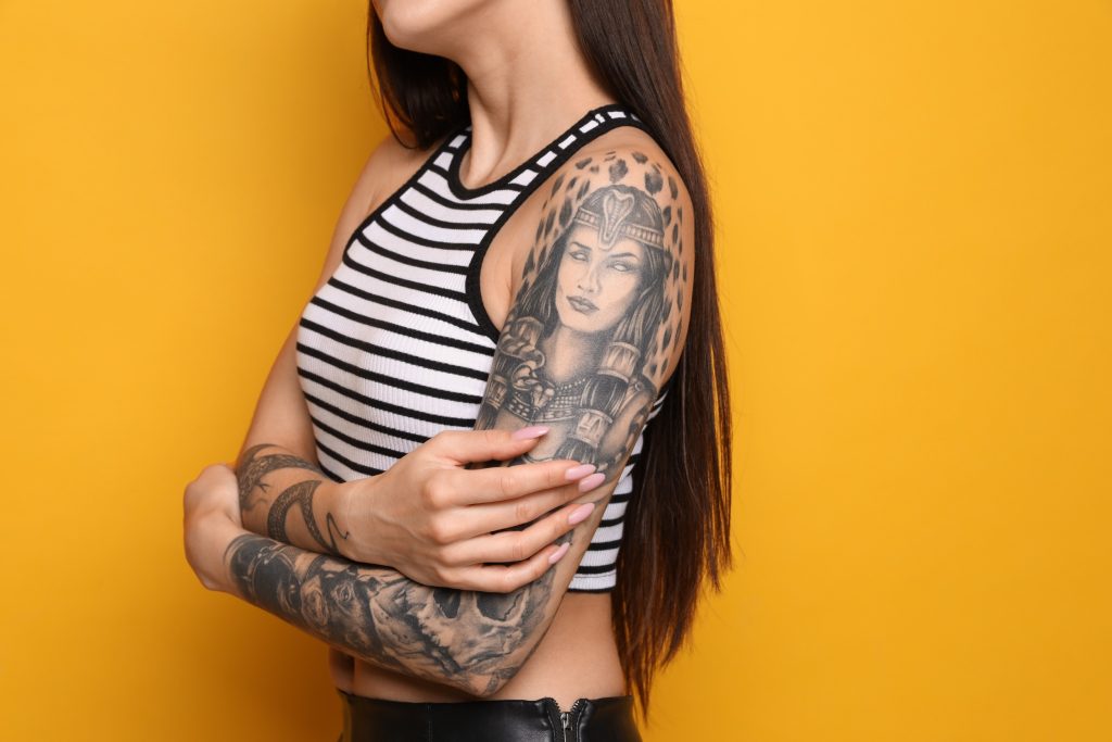 Τα τατουάζ αυξάνουν τον κίνδυνο εμφάνισης καρκίνου; Τι έδειξε νέα έρευνα