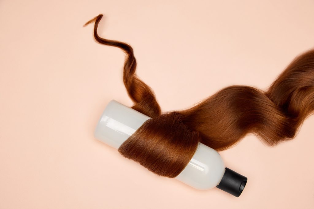 Τριχόπτωση: Τα 3 «τοξικά» συστατικά στα προϊόντα μαλλιών που την προκαλούν σε γυναίκες μετά τα 40
