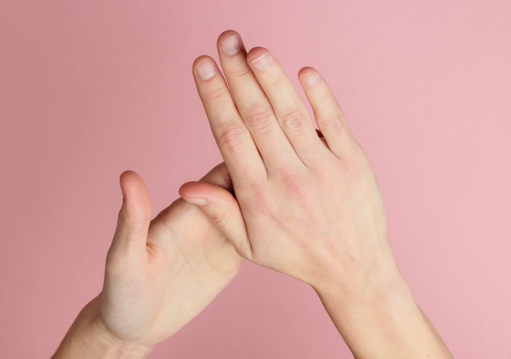 Τα ασυνήθιστα σημάδια στα χέρια που μπορεί να δείχνουν πρόβλημα στην καρδιά ή τους πνεύμονες