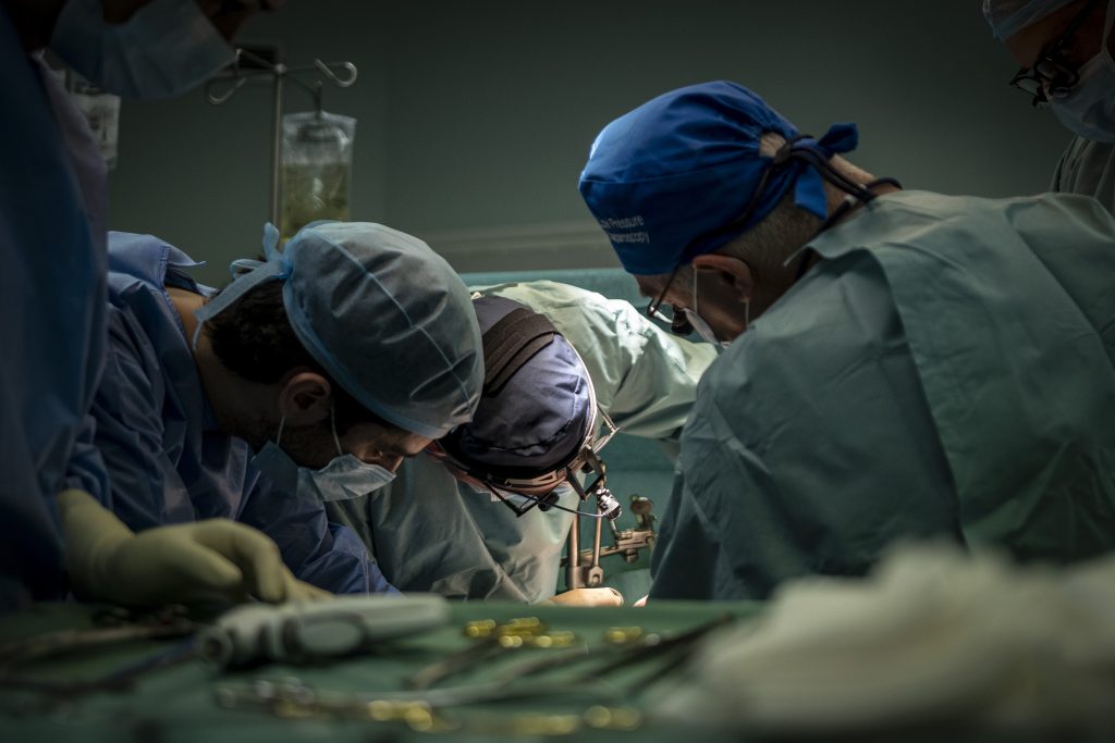 Μεταμόσχευση ήπατος από ζώντα δότη με χρήση ρομποτικού συστήματος στο «Λαϊκό» νοσοκομείο