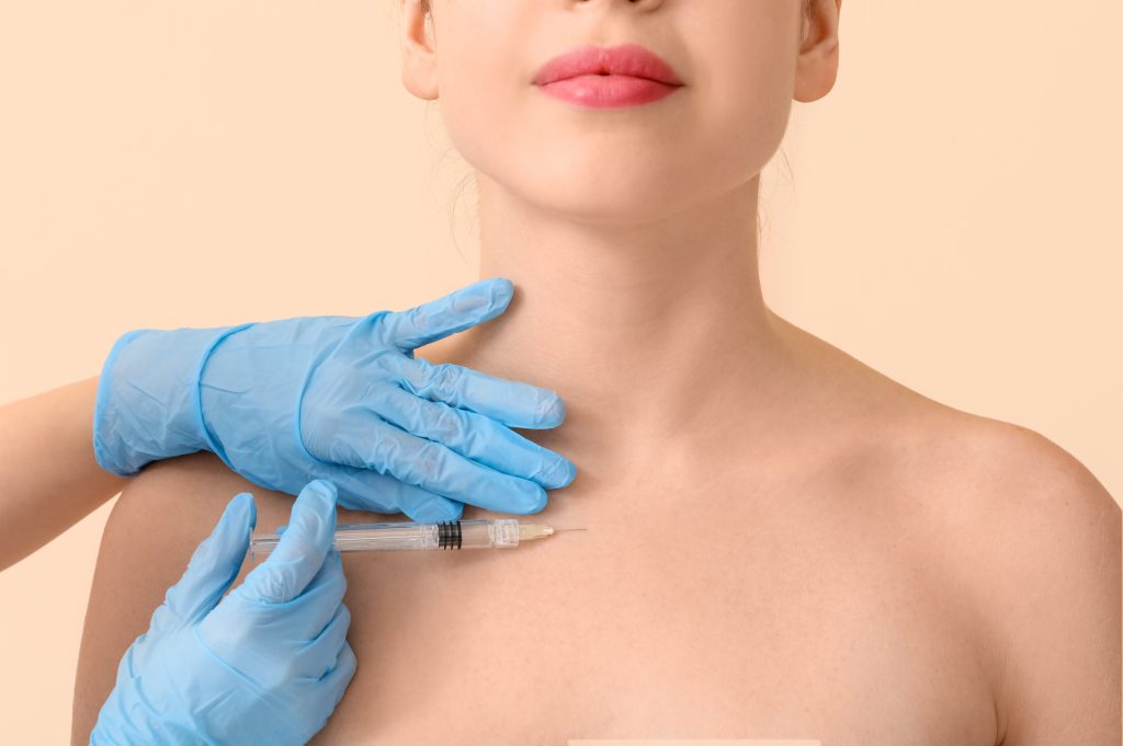 Botox για τον λαιμό: Η θεραπεία που αντιμετωπίζει τις ρυτίδες του tech neck