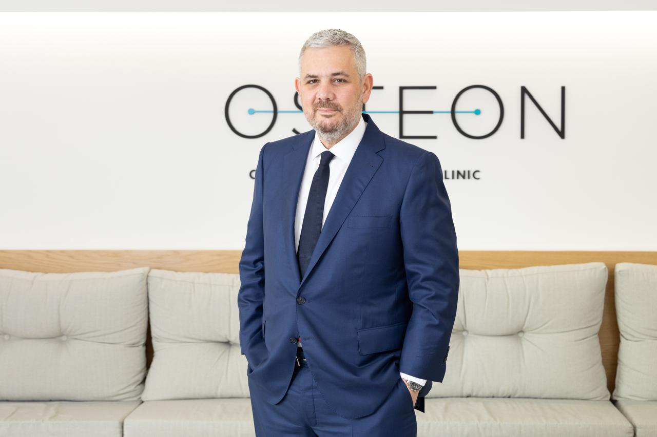 Δρ Κωνσταντίνος Σταραντζής, Χειρουργός Σπονδυλικής Στήλης